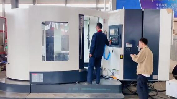 HMD630S/800S Two Worktables Horizontal Machining Center With Linear Rail Exchangeable Worktable Horizontal Machining Center